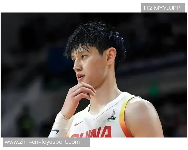 NBA中国赛半场战报托马斯表现出色曾凡博短暂登场贡献防守篮网领先太阳