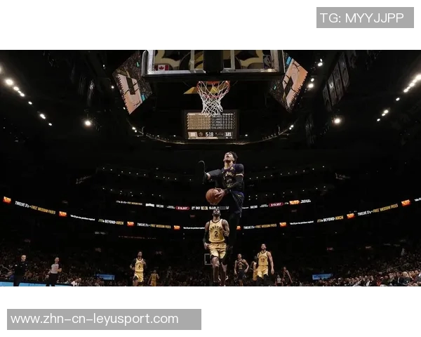 爱德华兹华丽突破拉杆换手上篮精彩得分引爆全场激情 爱德华兹华丽突破拉杆换手上篮精彩得分引爆全场激情