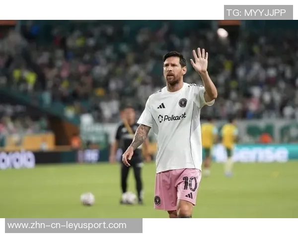 梅西缺席训练引发关注贝克汉姆亲临现场观摩迈阿密国际训练课 梅西缺席训练引发关注贝克汉姆亲临现场观摩迈阿密国际训练课