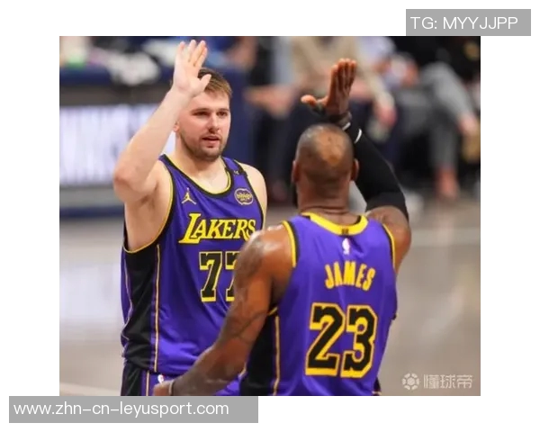 媒体人期待里夫斯表现出色詹姆斯和东契奇需适应新战术体系 媒体人期待里夫斯表现出色詹姆斯和东契奇需适应新战术体系