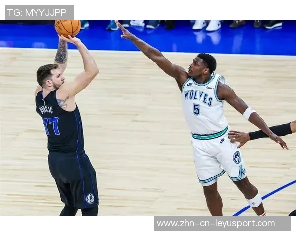 东契奇后撤步三分绝杀庆祝时刻与老队友小乔丹击掌共庆辉煌 东契奇后撤步三分绝杀庆祝时刻与老队友小乔丹击掌共庆辉煌